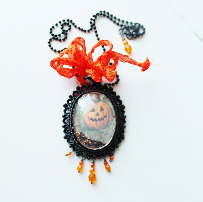 Halloween DIY Necklace