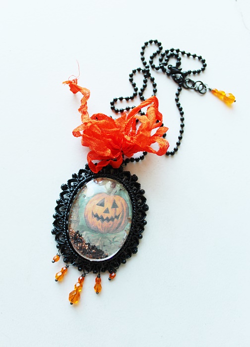 Halloween DIY Necklace